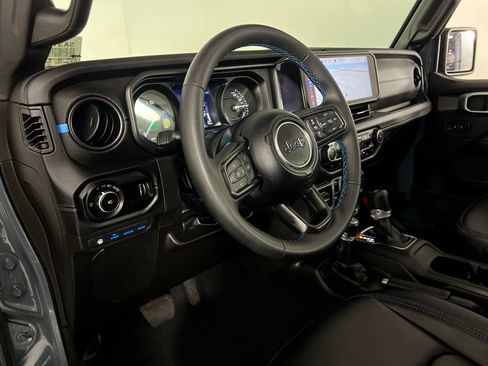 Used 2024 Jeep Wrangler Unlimited Rubicon 4xe image 21