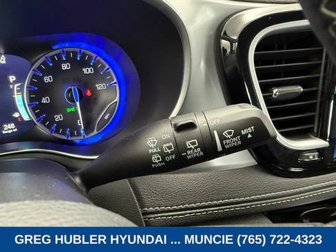 Used 2025 Chrysler Pacifica Limited FWD image 28