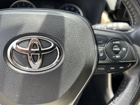 Used 2019 Toyota RAV4 XLE Premium FWD image 33