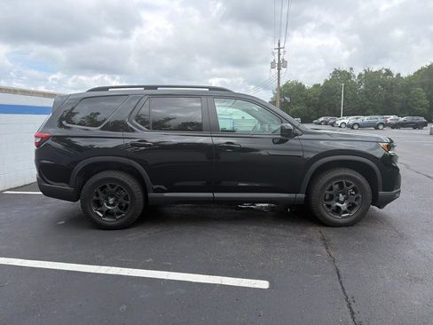 Certified 2024 Honda Pilot TrailSport image 6