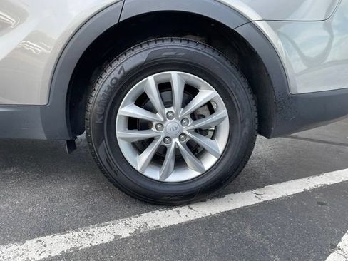 Used 2017 Kia Sorento AWD image 31