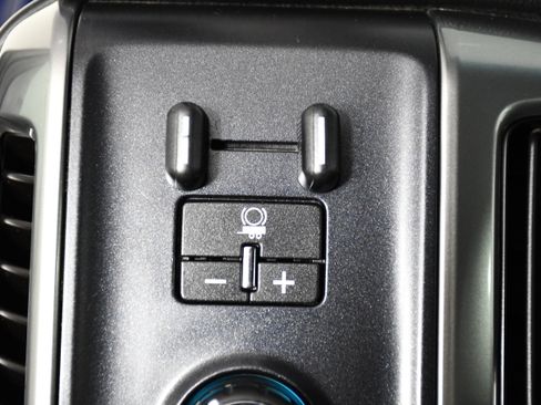 Used 2018 Chevrolet Silverado 1500 LT w/ All Star Edition AWD/4WD image 40