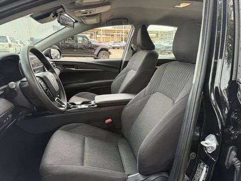 Used 2025 Toyota Camry LE image 27