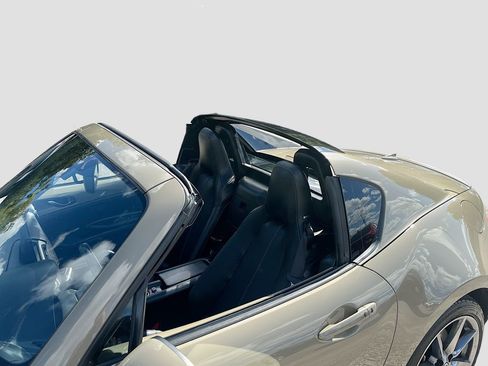Used 2023 MAZDA MX-5 Miata Grand Touring RWD image 22