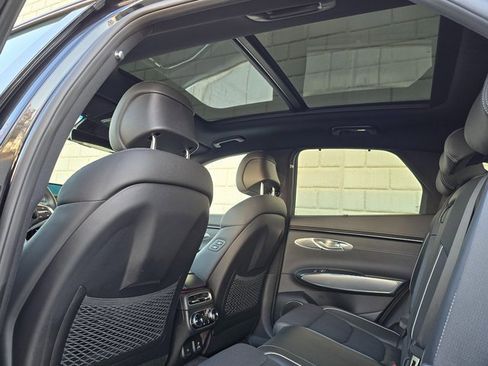 Used 2023 Genesis GV70 2.5T w/ Sport Prestige Package image 38