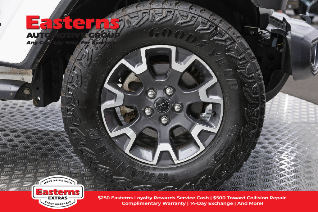 Used 2024 Jeep Wrangler Unlimited Sahara w/ Dual Top Group AWD/4WD image 32