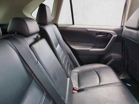 Used 2020 Toyota RAV4 XLE Premium FWD image 20