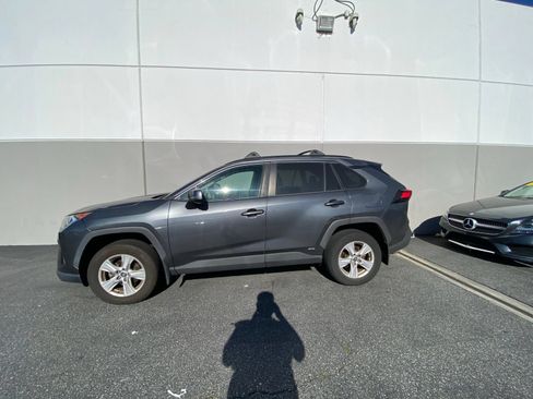 Used 2021 Toyota RAV4 XLE AWD/4WD image 3