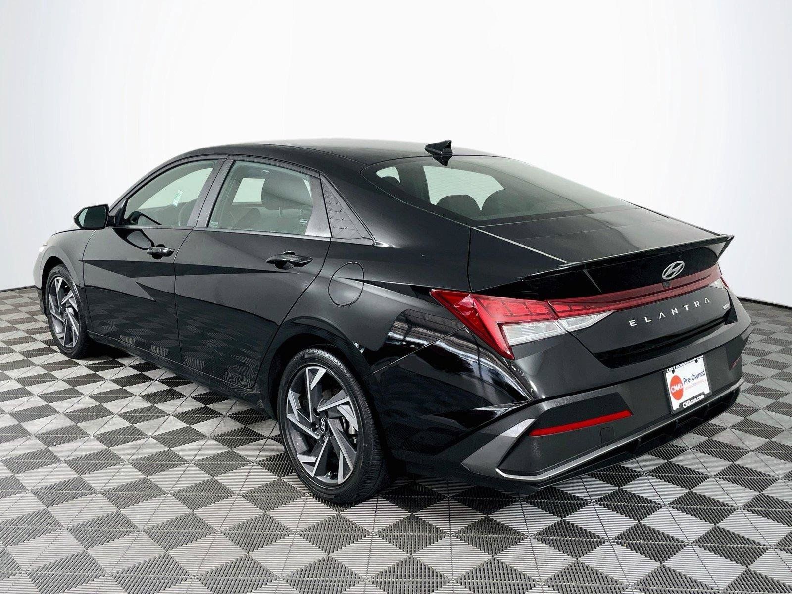 Certified 2025 Hyundai Elantra SEL FWD image 7