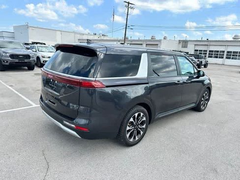 Used 2023 Kia Carnival EX FWD image 16