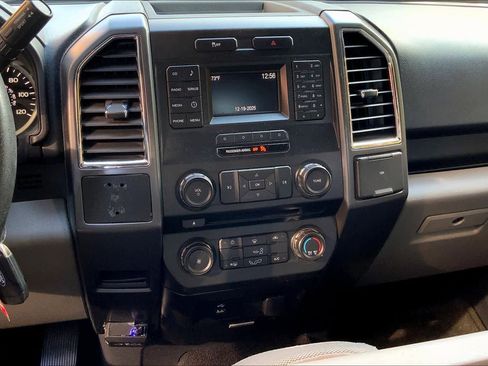 Used 2017 Ford F150 XLT image 6