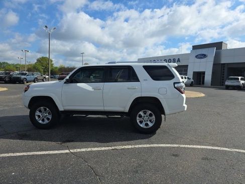 Used 2017 Toyota 4Runner SR5 image 6