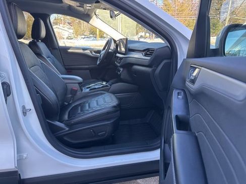 Certified 2023 Ford Escape Platinum w/ Premium Technology Package image 18