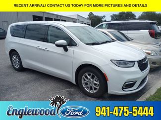 Used 2023 Chrysler Pacifica Touring-L FWD video 1