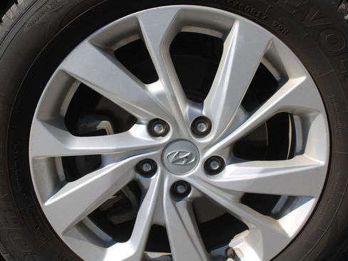 Used 2019 Hyundai Tucson Value FWD image 17