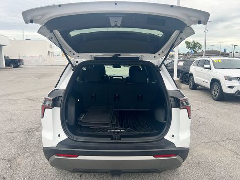 Used 2025 Chevrolet Equinox LT FWD image 38
