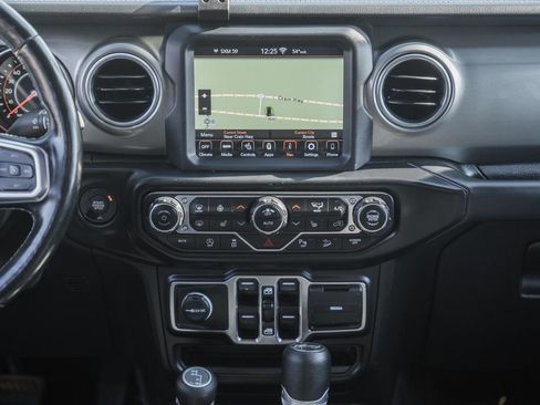 Used 2020 Jeep Wrangler Unlimited Sahara image 23