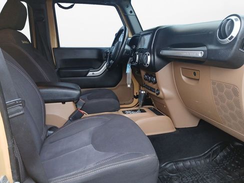 Used 2013 Jeep Wrangler Unlimited Sahara w/ Connectivity Group AWD/4WD image 24