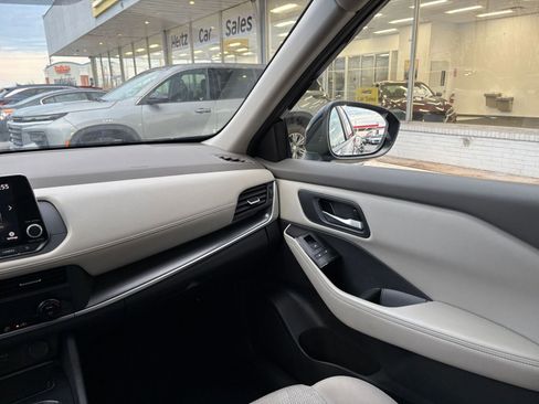 Used 2025 Nissan Rogue SV image 35