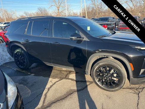 Used 2024 Chevrolet Traverse LT w/ Midnight/Sport Edition image 4