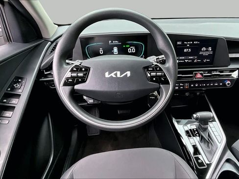 Used 2023 Kia Niro LX FWD image 6