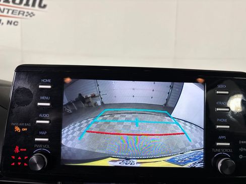 Used 2024 Toyota Sienna XLE FWD image 16