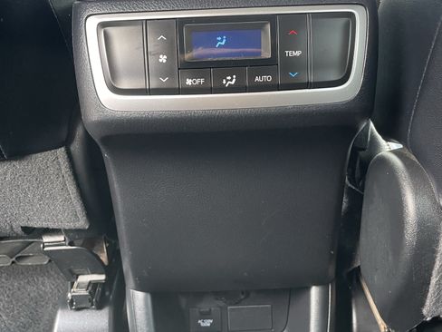 Used 2016 Toyota Highlander XLE FWD image 18