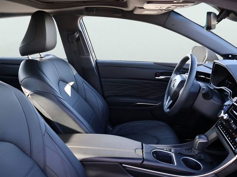 Used 2021 Toyota Avalon Limited w/ Advanced Safety Package FWD image 10