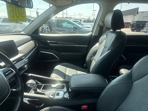 Used 2023 Kia Telluride EX w/ EX Captain's Chair Package AWD/4WD image 9