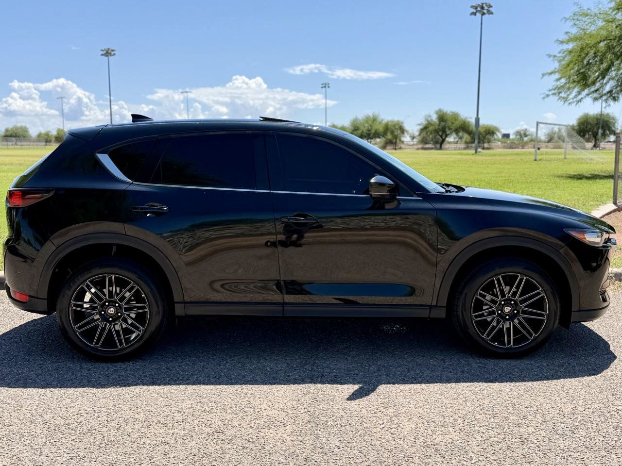 Used 2018 MAZDA CX-5 Touring w/ Preferred Equipment Package FWD image 6