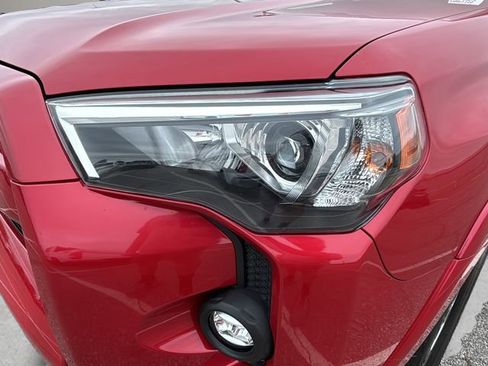 Used 2024 Toyota 4Runner SR5 AWD/4WD image 26
