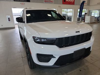 Used 2023 Jeep Grand Cherokee Altitude