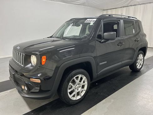 Used 2023 Jeep Renegade Latitude w/ Premium Group AWD/4WD image 5