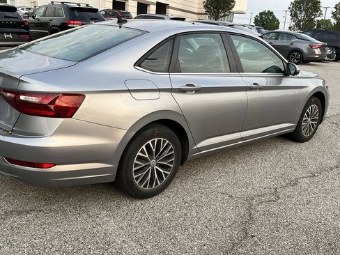 Used 2020 Volkswagen Jetta SE w/ SE Cold Weather Package FWD image 3