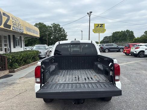Used 2018 Toyota Tacoma SR5 AWD/4WD image 6