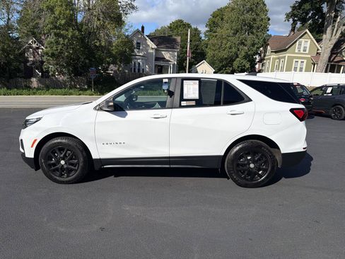 Used 2022 Chevrolet Equinox LS AWD/4WD image 2