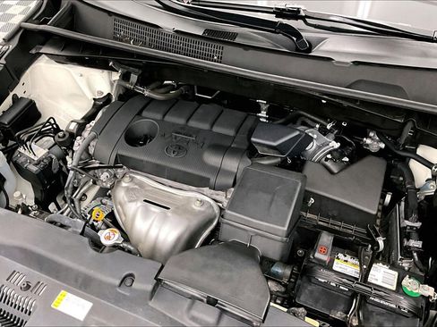 Used 2019 Toyota Highlander LE image 29