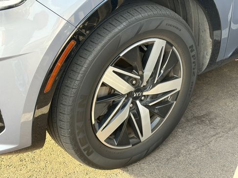 Used 2021 Kia Sorento S w/ Panoramic Sunroof Package FWD image 6