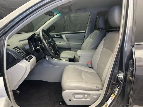 Used 2012 Toyota Highlander 4WD w/ Tech Pkg image 21