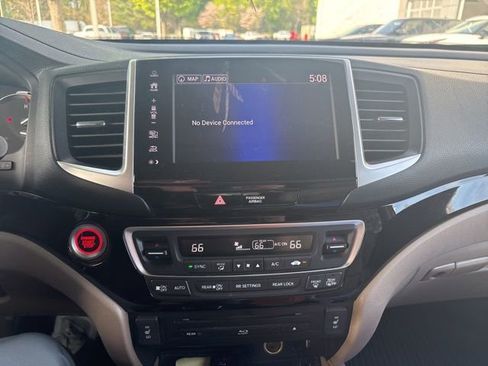 Used 2017 Honda Pilot Touring image 12
