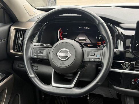 Used 2023 Nissan Pathfinder Platinum AWD/4WD image 17