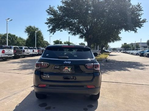 Used 2025 Jeep Compass Sport w/ Mopar Graphics Package AWD/4WD image 6