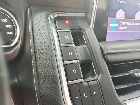 Used 2021 Chevrolet Suburban Premier w/ Premium Package AWD/4WD image 30