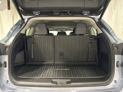 Used 2020 Toyota Highlander XLE AWD/4WD image 49