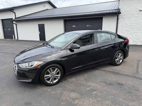 Used 2017 Hyundai Elantra SE FWD image 2