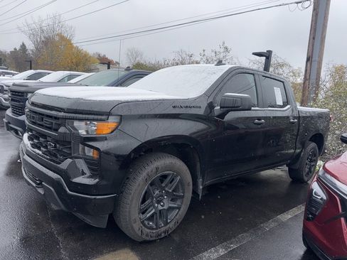 Used 2024 Chevrolet Silverado 1500 Custom w/ Dark Appearance Package image 2