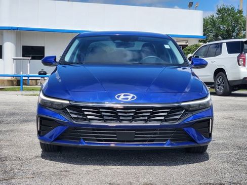 Used 2024 Hyundai Elantra SEL FWD image 2