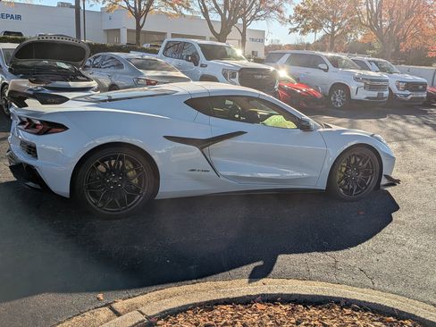 Used 2023 Chevrolet Corvette Z06 w/ Z07 Performance Package image 10