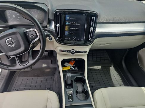 Used 2021 Volvo XC40 T5 Momentum w/ Protection Package Premier AWD/4WD image 26