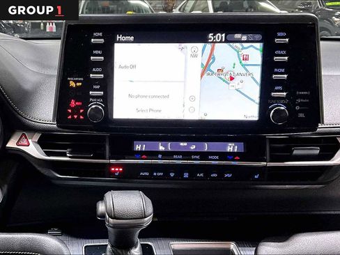 Certified 2022 Toyota Sienna XLE Woodland Edition image 7